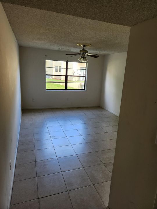 For Rent: $1,200 (1 beds, 1 baths, 767 Square Feet)