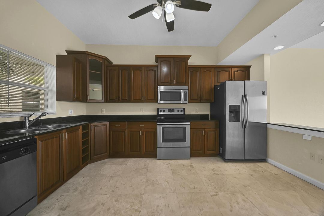 For Sale: $299,000 (3 beds, 2 baths, 1552 Square Feet)