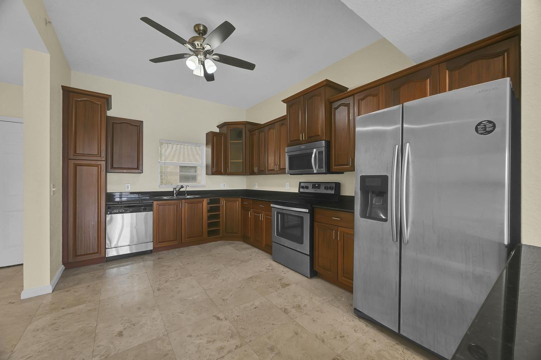 For Sale: $299,000 (3 beds, 2 baths, 1552 Square Feet)