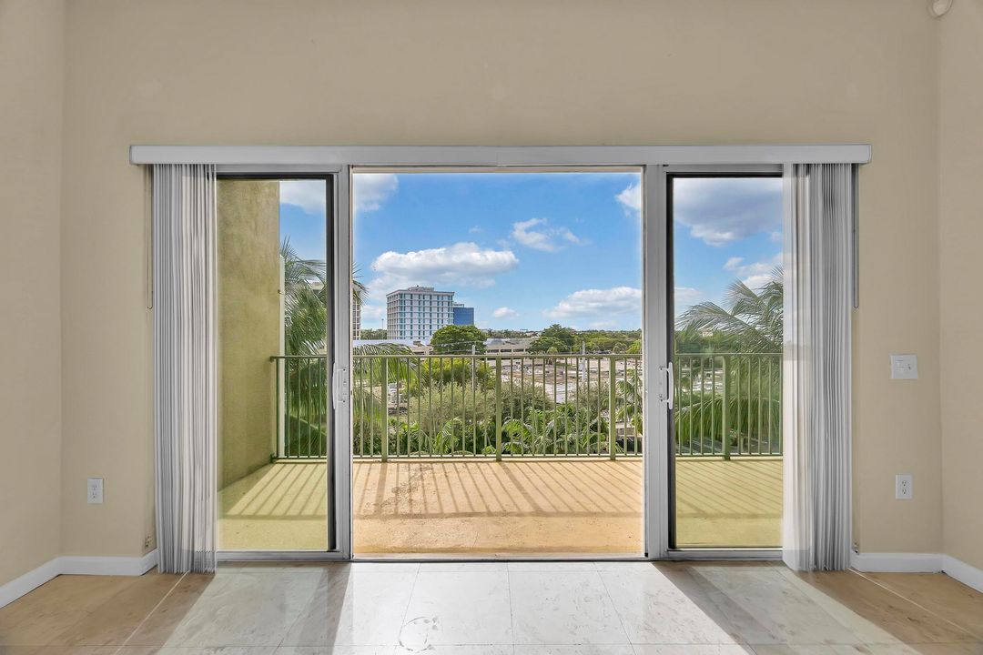 For Sale: $299,000 (3 beds, 2 baths, 1552 Square Feet)