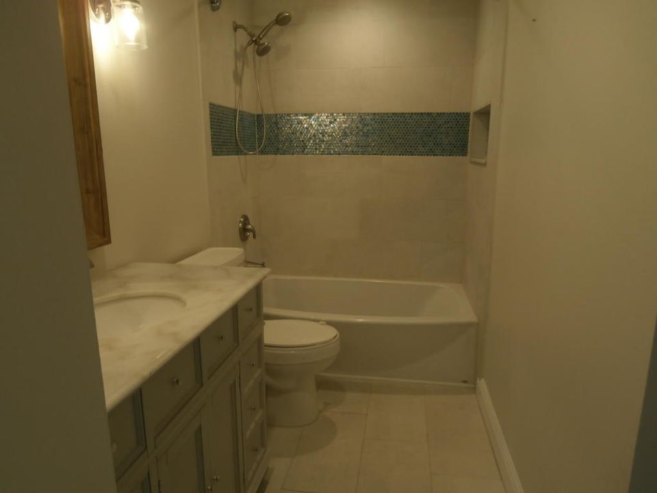 For Rent: $2,195 (2 beds, 1 baths, 982 Square Feet)