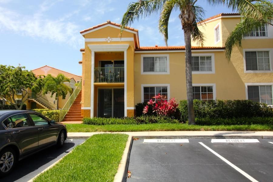 For Rent: $2,195 (2 beds, 1 baths, 982 Square Feet)