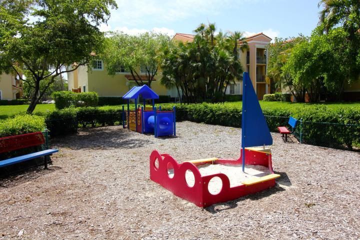 For Rent: $2,195 (2 beds, 1 baths, 982 Square Feet)