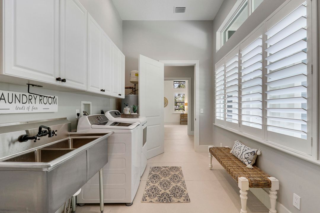 En Venta: $3,499,000 (5 camas, 4 baños, 4884 Pies cuadrados)