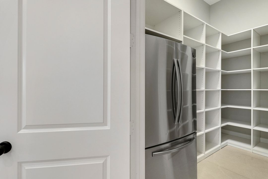 En Venta: $3,499,000 (5 camas, 4 baños, 4884 Pies cuadrados)