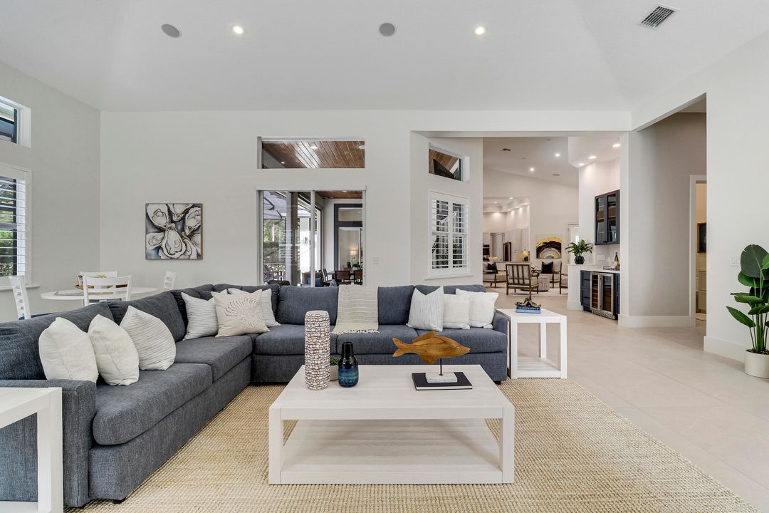 En Venta: $3,499,000 (5 camas, 4 baños, 4884 Pies cuadrados)