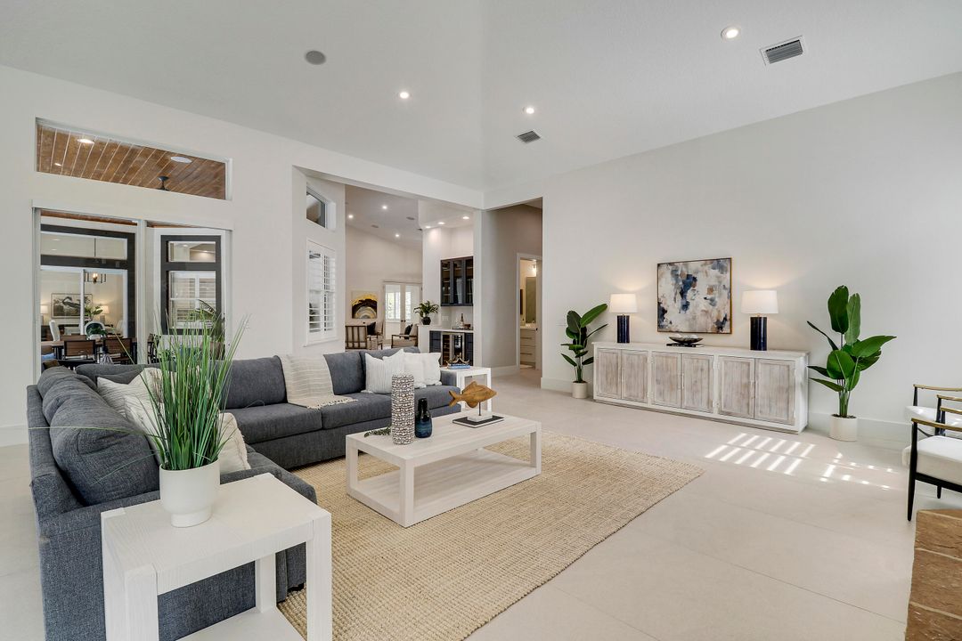 En Venta: $3,499,000 (5 camas, 4 baños, 4884 Pies cuadrados)