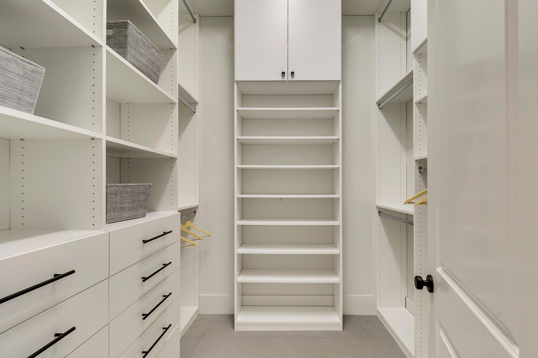 En Venta: $3,499,000 (5 camas, 4 baños, 4884 Pies cuadrados)