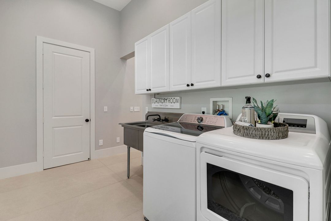 En Venta: $3,499,000 (5 camas, 4 baños, 4884 Pies cuadrados)