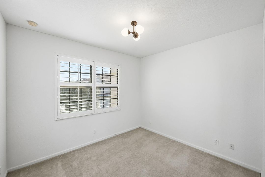 待售: $429,999 (3 贝兹, 2 浴室, 2256 平方英尺)