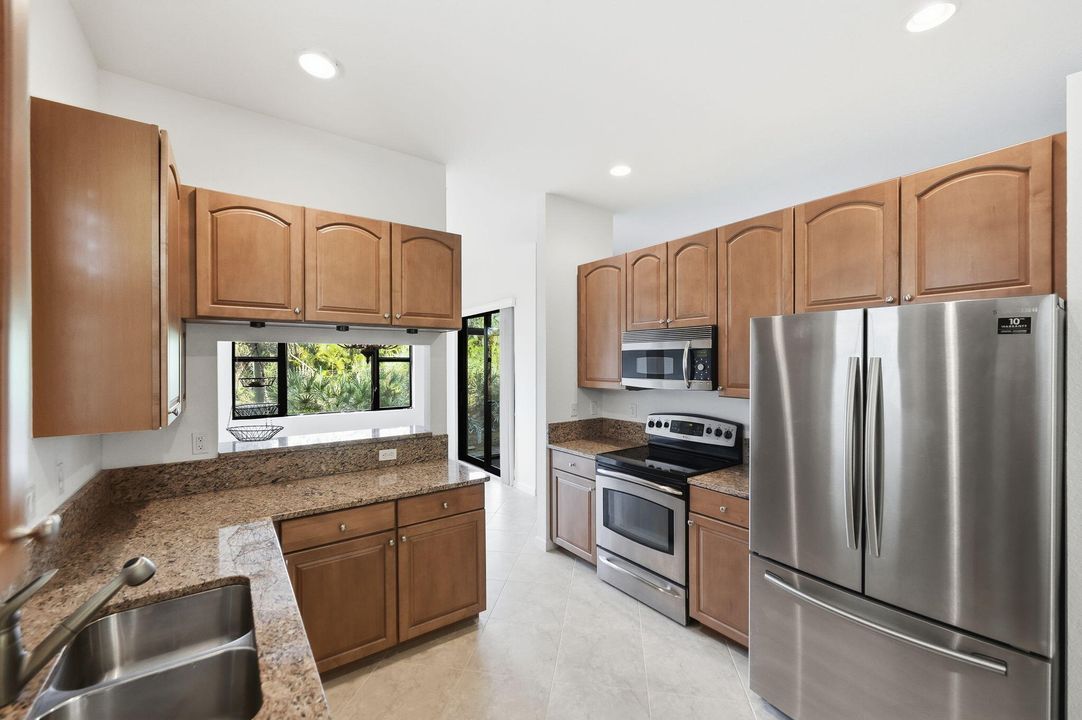 待售: $429,999 (3 贝兹, 2 浴室, 2256 平方英尺)