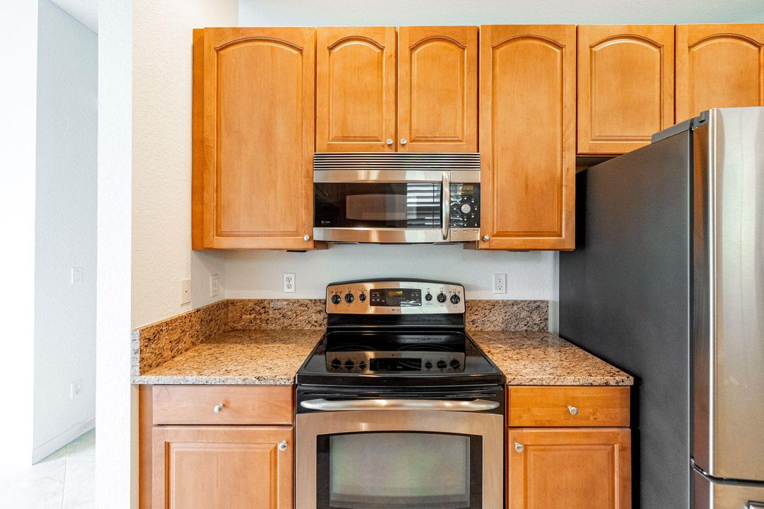 待售: $429,999 (3 贝兹, 2 浴室, 2256 平方英尺)