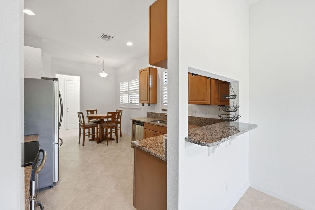 待售: $429,999 (3 贝兹, 2 浴室, 2256 平方英尺)