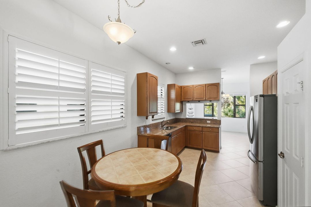 待售: $429,999 (3 贝兹, 2 浴室, 2256 平方英尺)