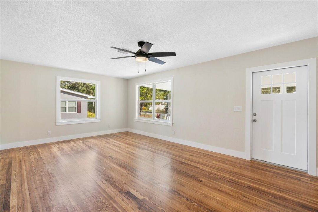 For Sale: $375,000 (3 beds, 2 baths, 1483 Square Feet)