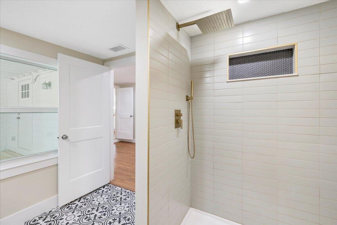 For Sale: $375,000 (3 beds, 2 baths, 1483 Square Feet)