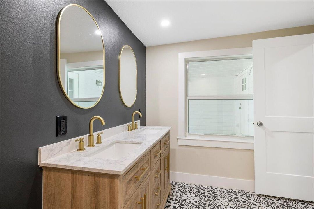 For Sale: $375,000 (3 beds, 2 baths, 1483 Square Feet)