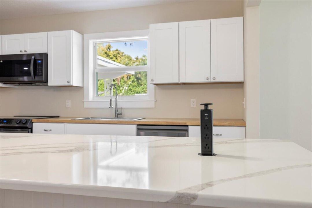 For Sale: $375,000 (3 beds, 2 baths, 1483 Square Feet)