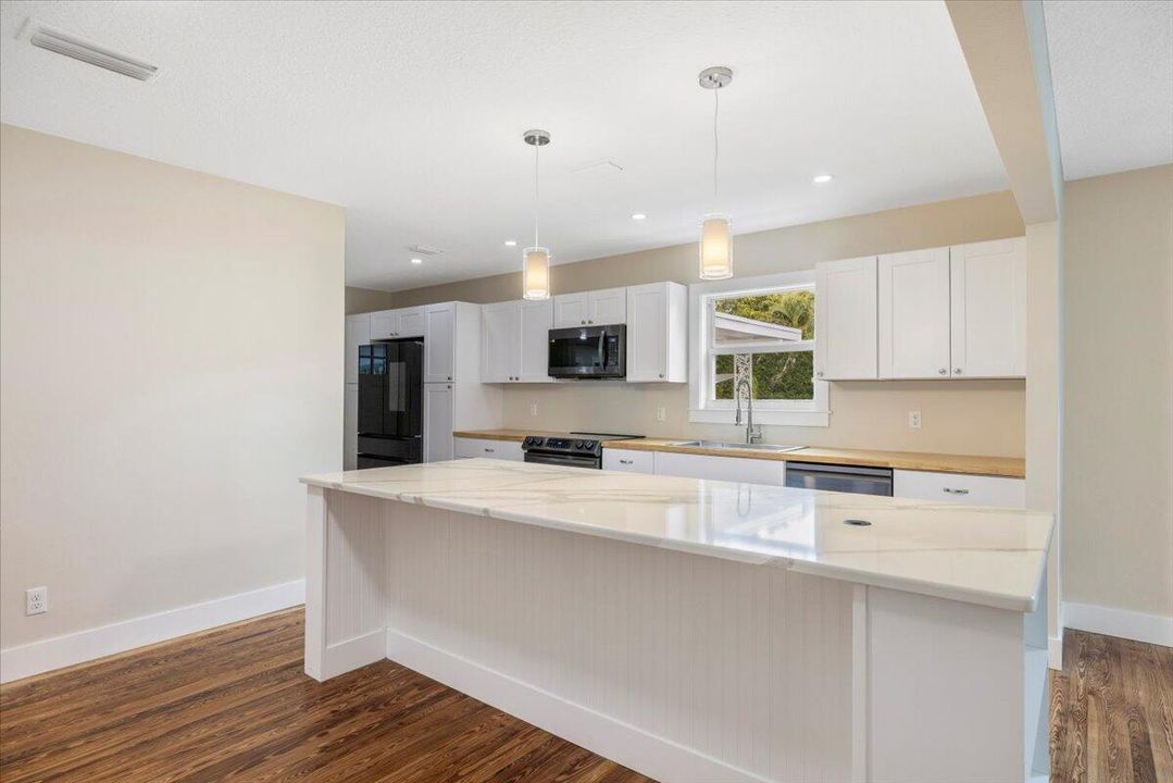 For Sale: $375,000 (3 beds, 2 baths, 1483 Square Feet)