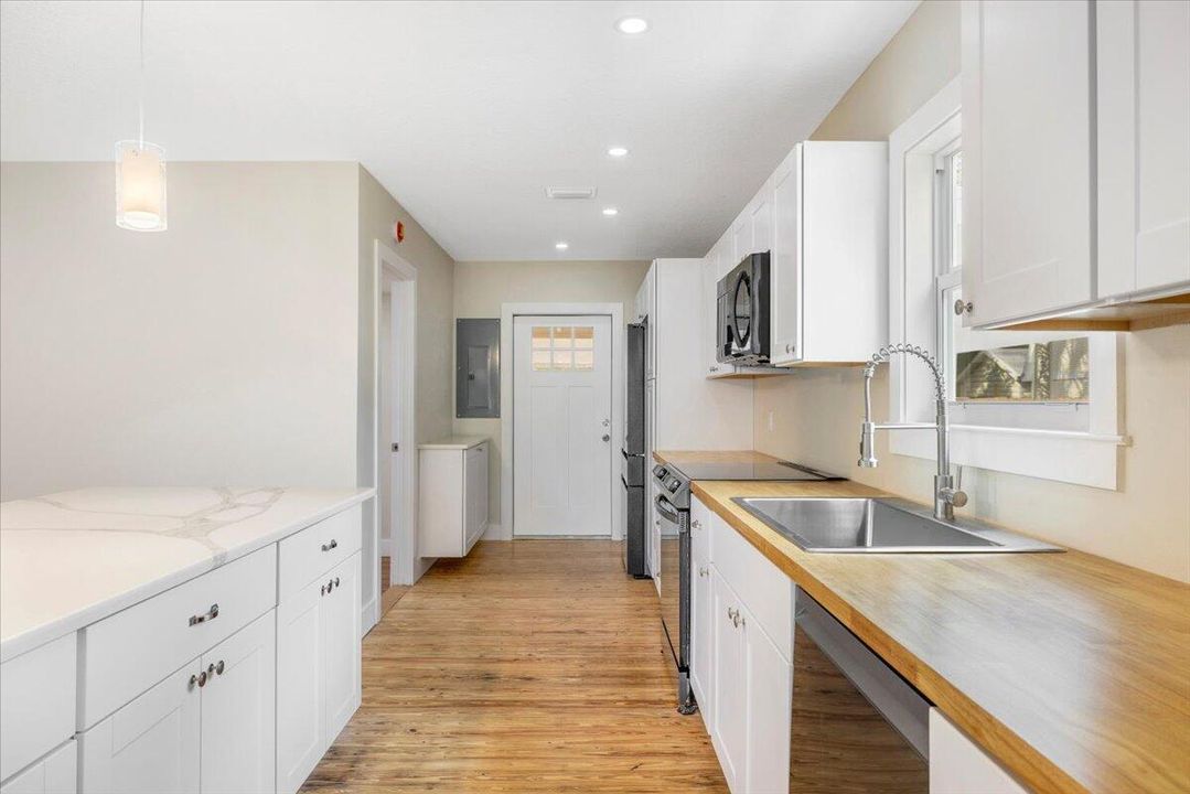 For Sale: $375,000 (3 beds, 2 baths, 1483 Square Feet)