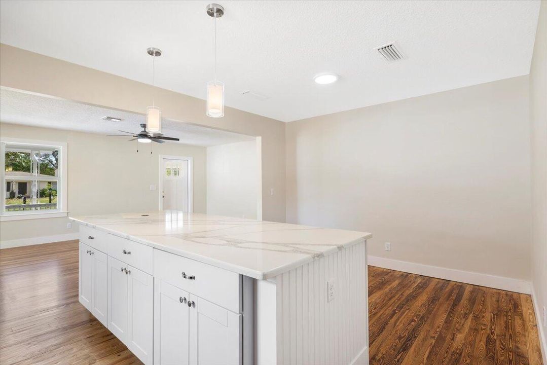 For Sale: $375,000 (3 beds, 2 baths, 1483 Square Feet)