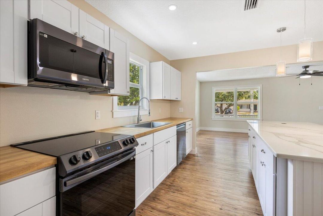 For Sale: $375,000 (3 beds, 2 baths, 1483 Square Feet)