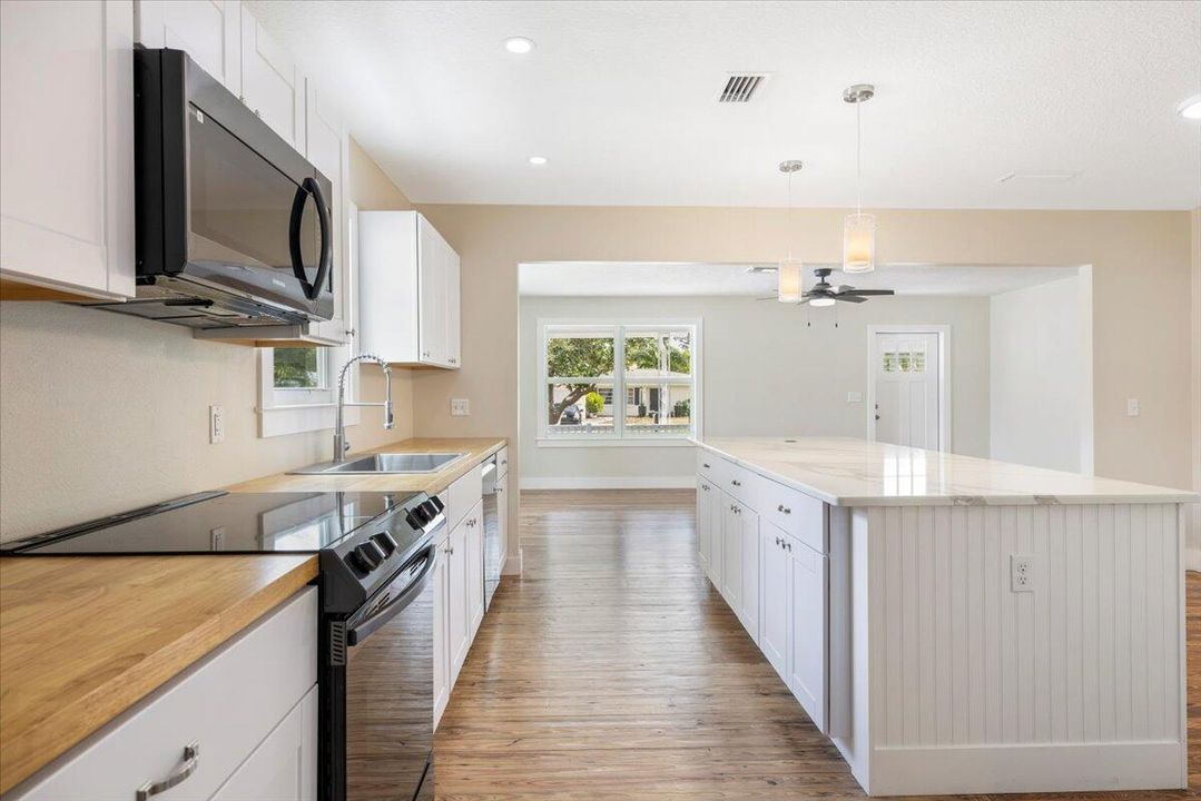 For Sale: $375,000 (3 beds, 2 baths, 1483 Square Feet)