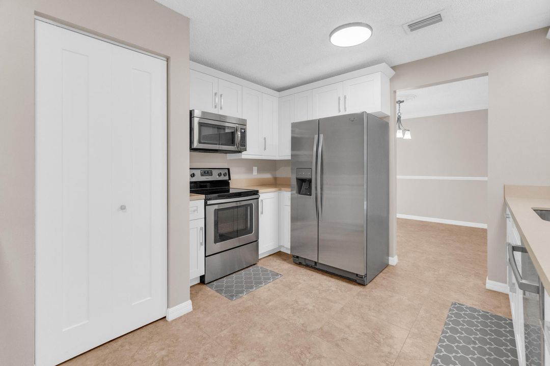 En Venta: $700,000 (4 camas, 2 baños, 2386 Pies cuadrados)