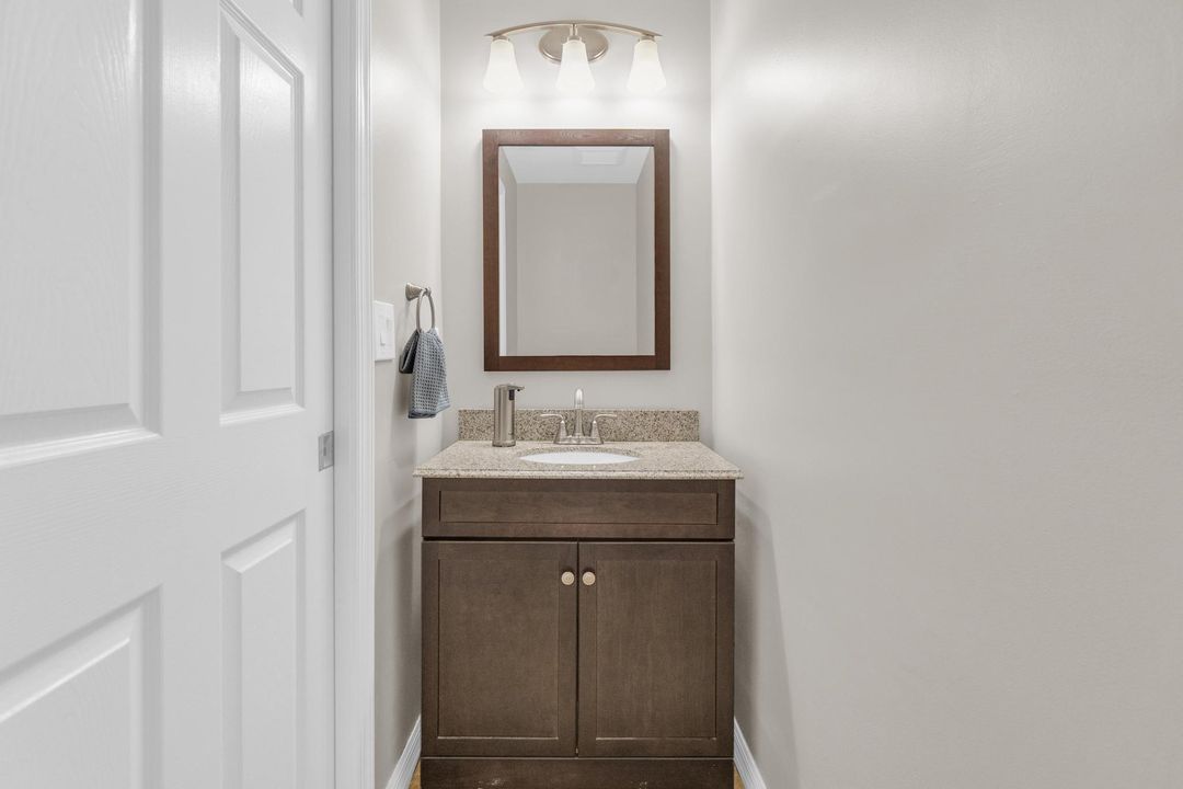 En Venta: $700,000 (4 camas, 2 baños, 2386 Pies cuadrados)