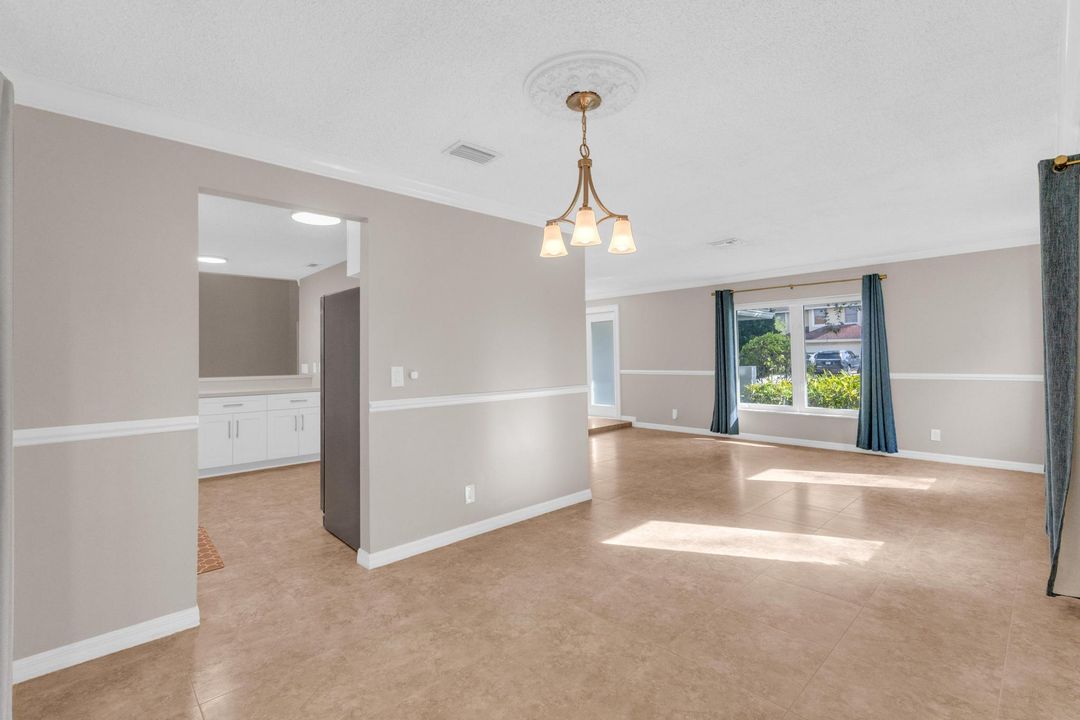 En Venta: $700,000 (4 camas, 2 baños, 2386 Pies cuadrados)