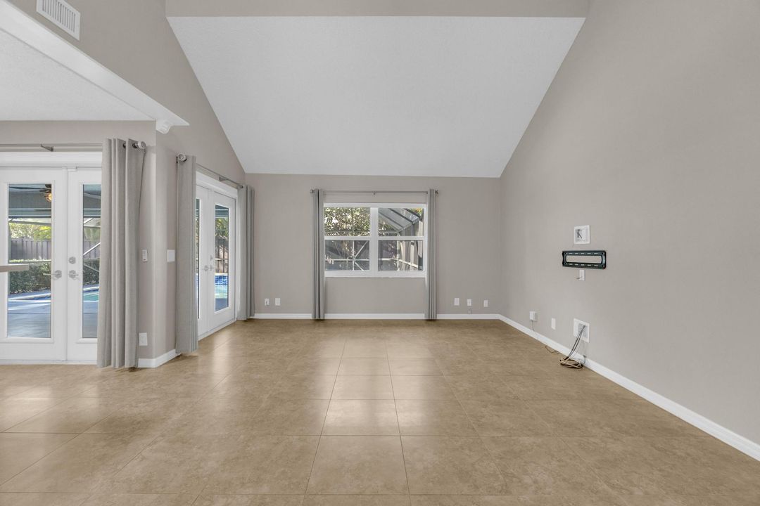 En Venta: $700,000 (4 camas, 2 baños, 2386 Pies cuadrados)