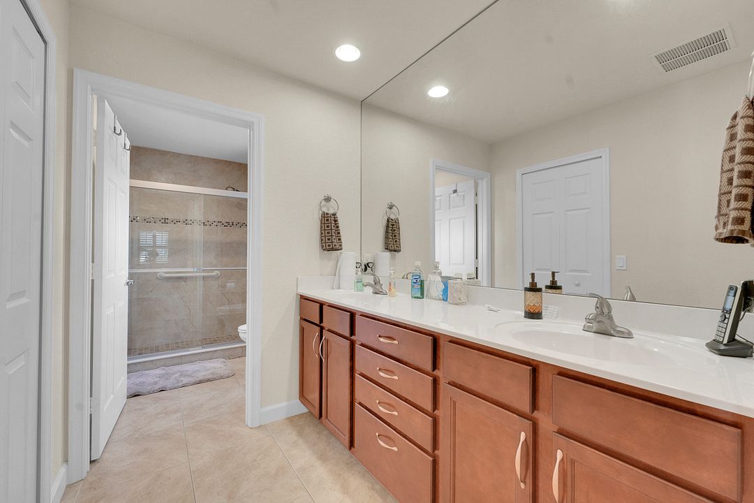 En Venta: $185,000 (2 camas, 2 baños, 1433 Pies cuadrados)