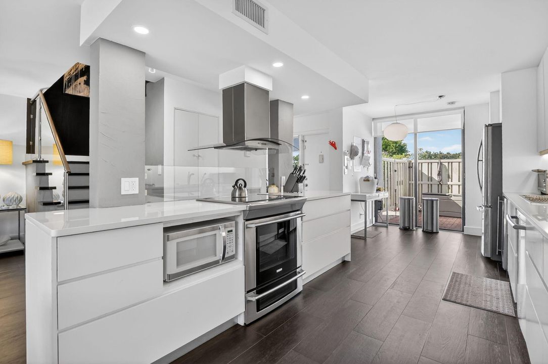 For Sale: $535,000 (3 beds, 2 baths, 1550 Square Feet)