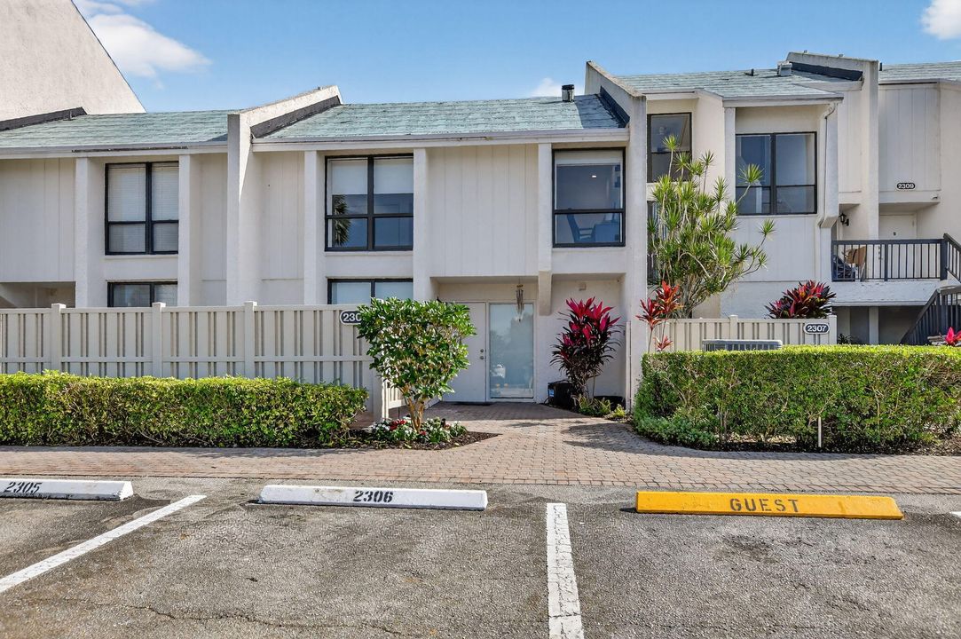 For Sale: $535,000 (3 beds, 2 baths, 1550 Square Feet)