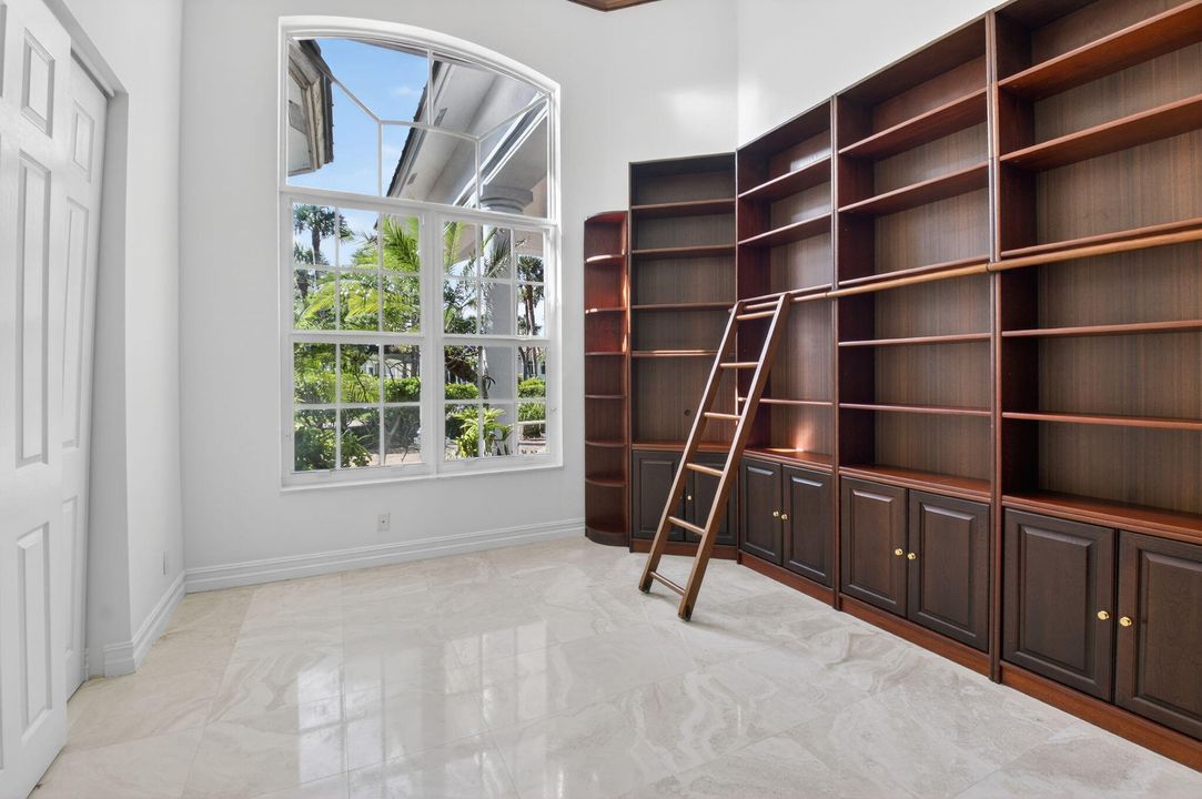 Active With Contract: $3,950,000 (6 beds, 6 baths, 6297 Square Feet)