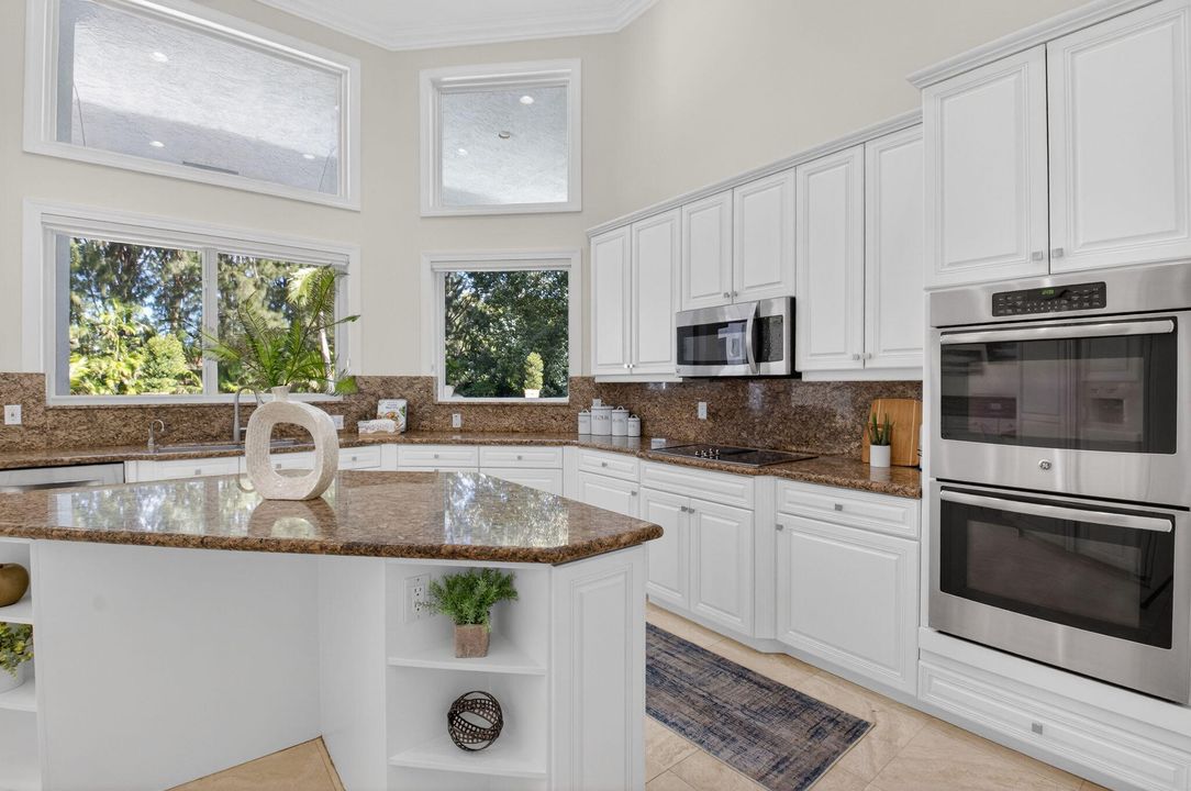 Active With Contract: $3,950,000 (6 beds, 6 baths, 6297 Square Feet)