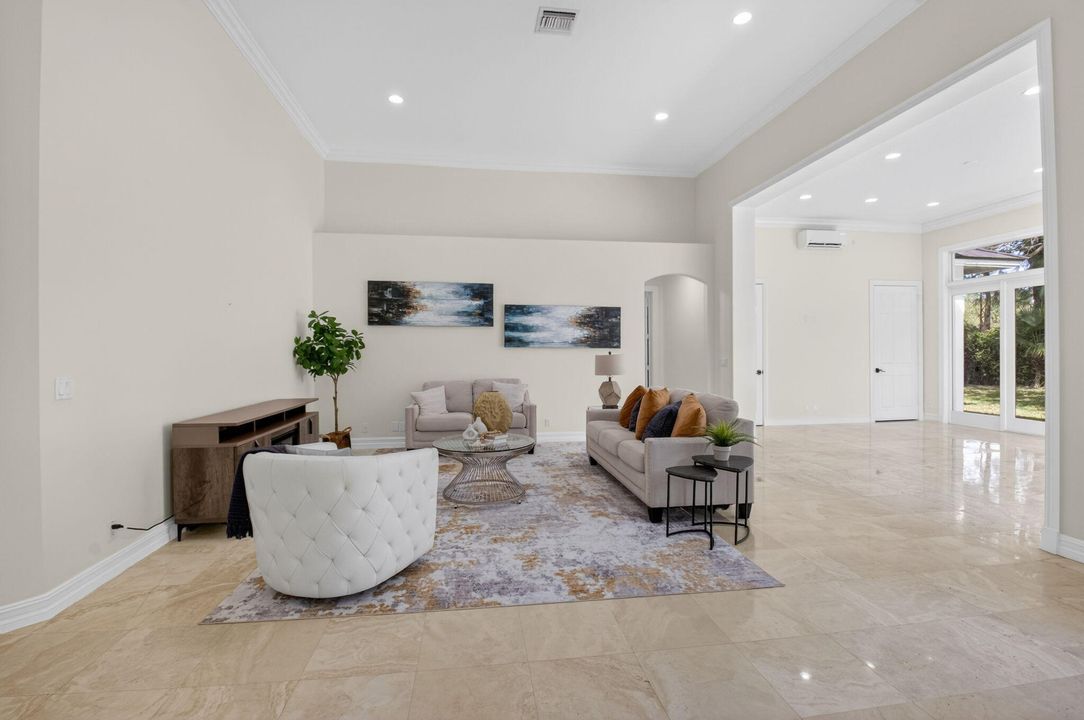 Active With Contract: $3,950,000 (6 beds, 6 baths, 6297 Square Feet)