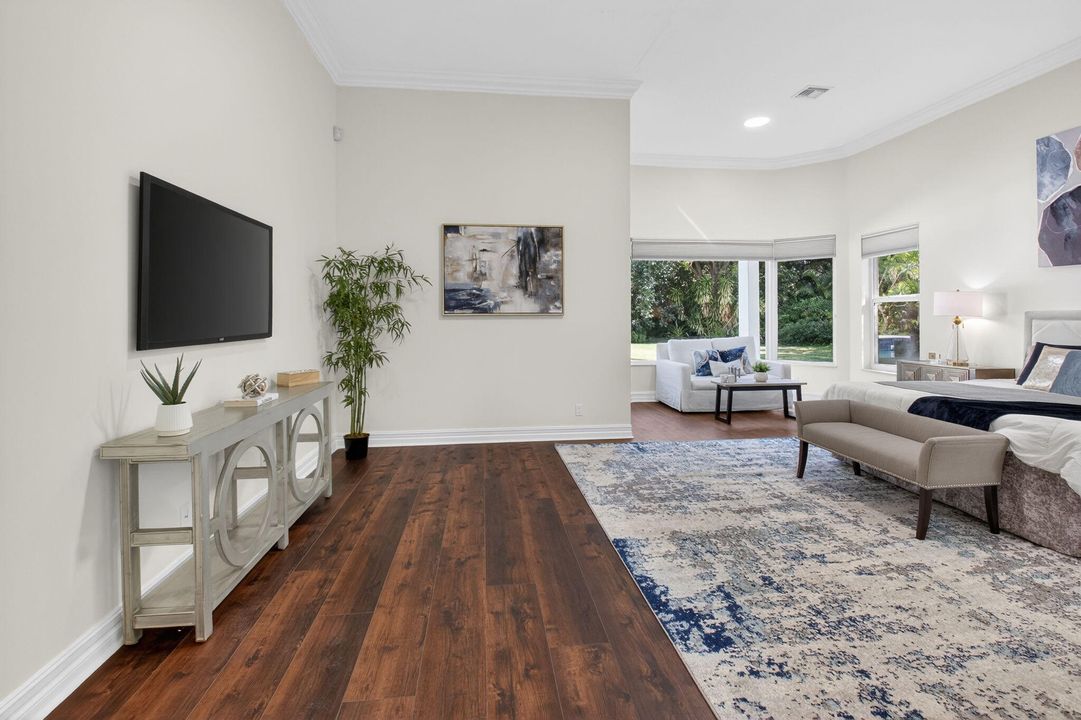 Active With Contract: $3,950,000 (6 beds, 6 baths, 6297 Square Feet)