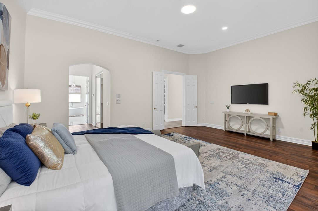 Active With Contract: $3,950,000 (6 beds, 6 baths, 6297 Square Feet)