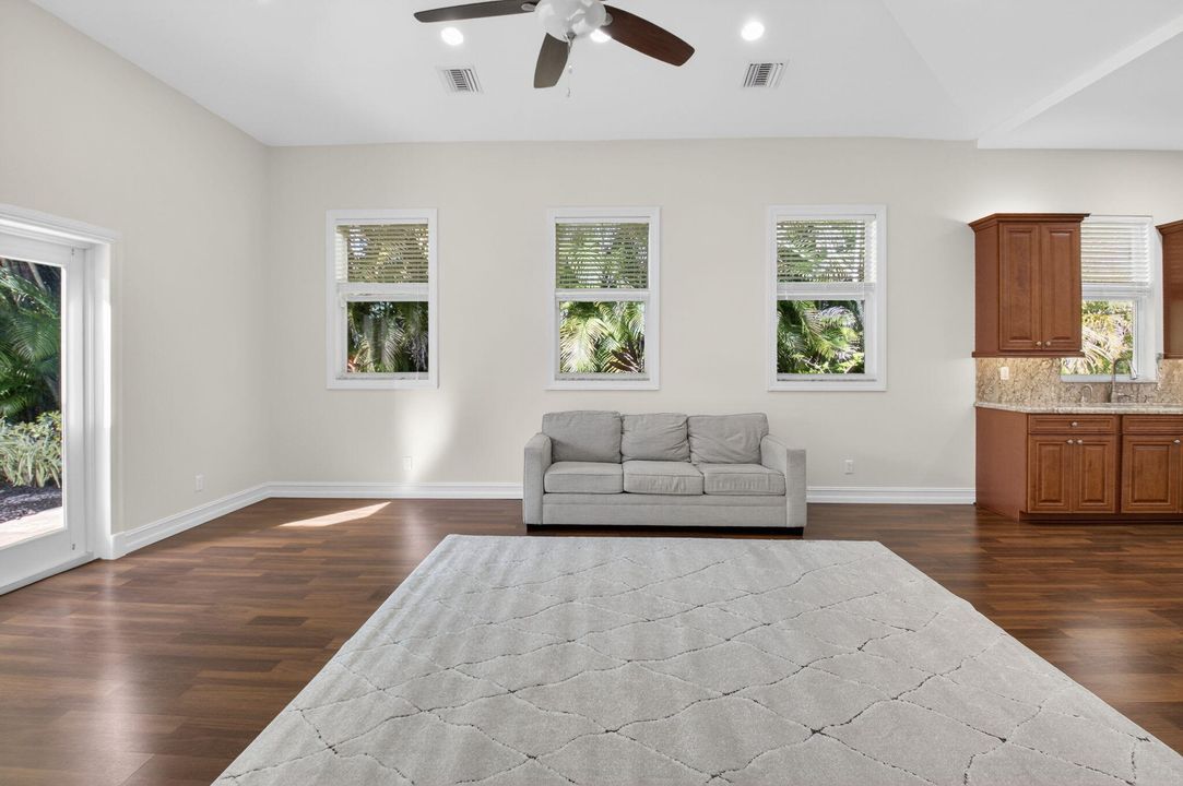 Active With Contract: $3,950,000 (6 beds, 6 baths, 6297 Square Feet)