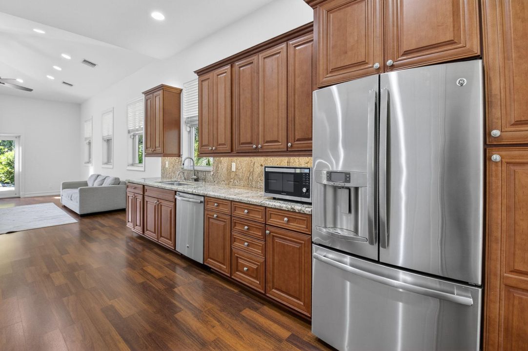 Active With Contract: $3,950,000 (6 beds, 6 baths, 6297 Square Feet)