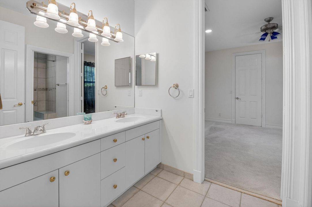 Active With Contract: $3,950,000 (6 beds, 6 baths, 6297 Square Feet)