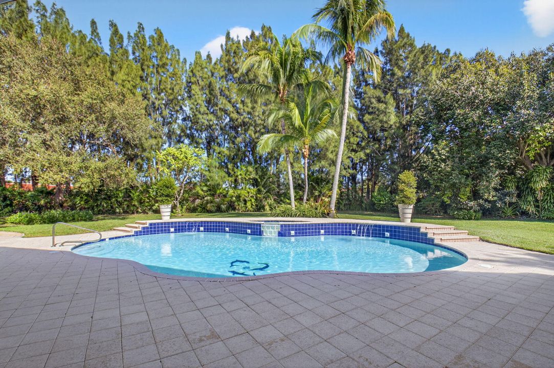 Active With Contract: $3,950,000 (6 beds, 6 baths, 6297 Square Feet)