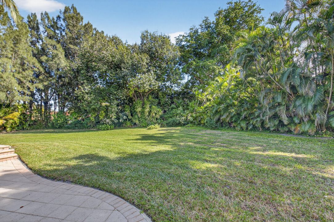 Active With Contract: $3,950,000 (6 beds, 6 baths, 6297 Square Feet)