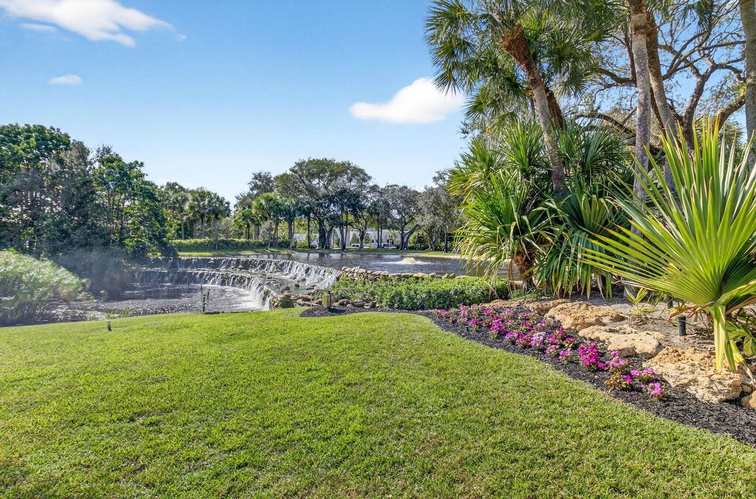 Active With Contract: $3,950,000 (6 beds, 6 baths, 6297 Square Feet)