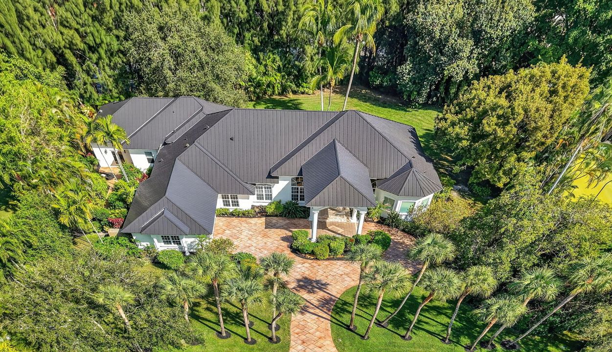 Active With Contract: $3,950,000 (6 beds, 6 baths, 6297 Square Feet)