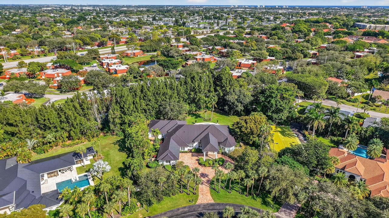 Active With Contract: $3,950,000 (6 beds, 6 baths, 6297 Square Feet)