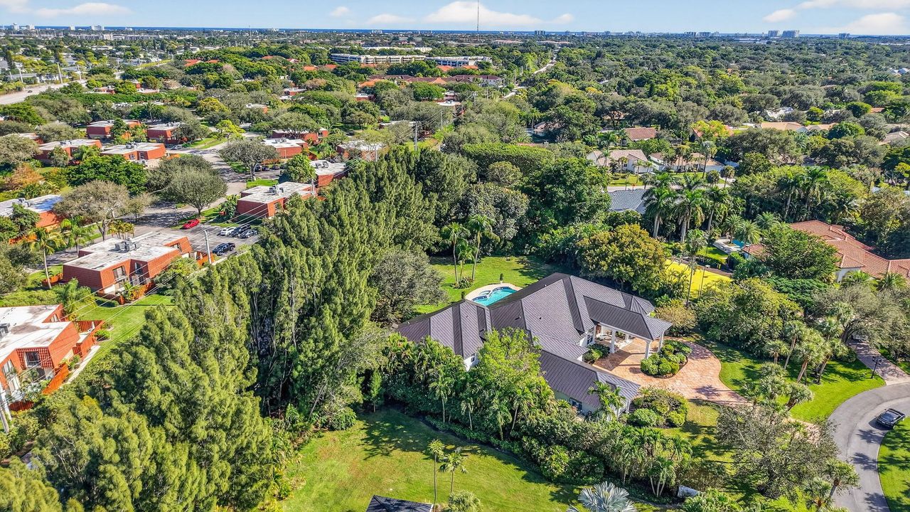 Active With Contract: $3,950,000 (6 beds, 6 baths, 6297 Square Feet)