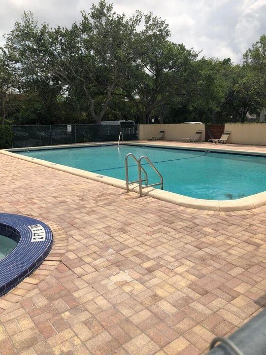 For Rent: $1,300 (1 beds, 1 baths, 475 Square Feet)