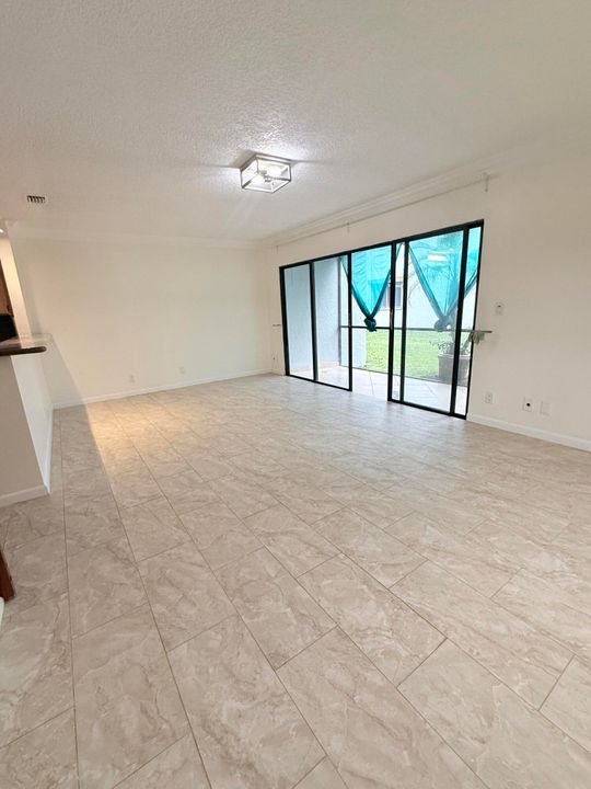 出租: $2,550 (3 贝兹, 2 浴室, 1502 平方英尺)